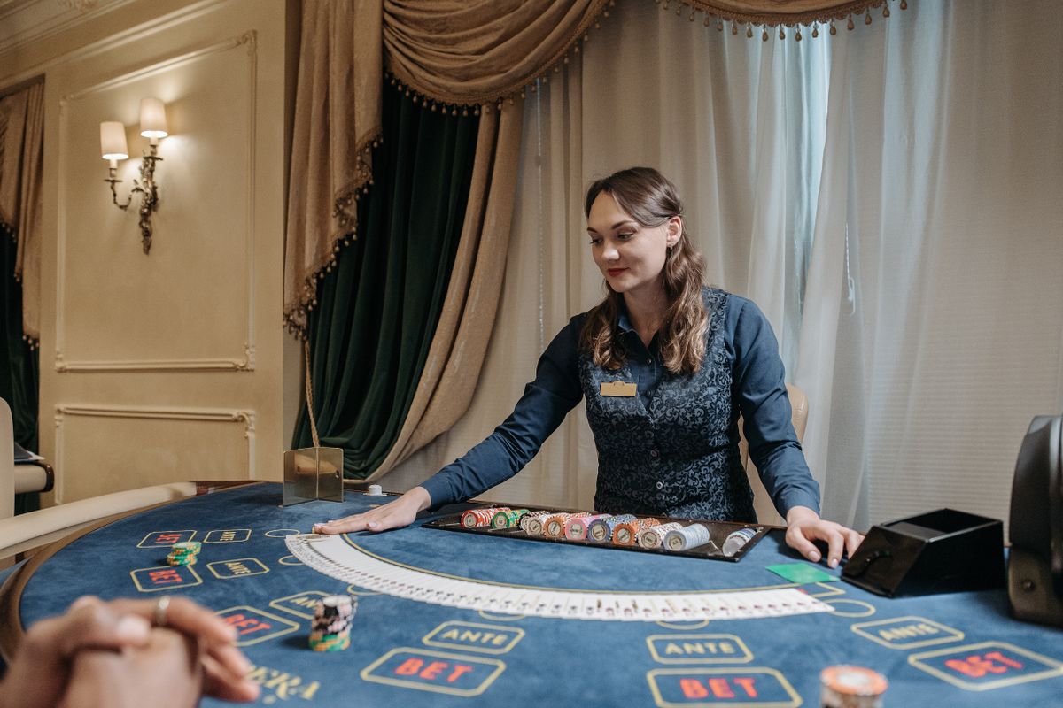 Dealer kasino langsung